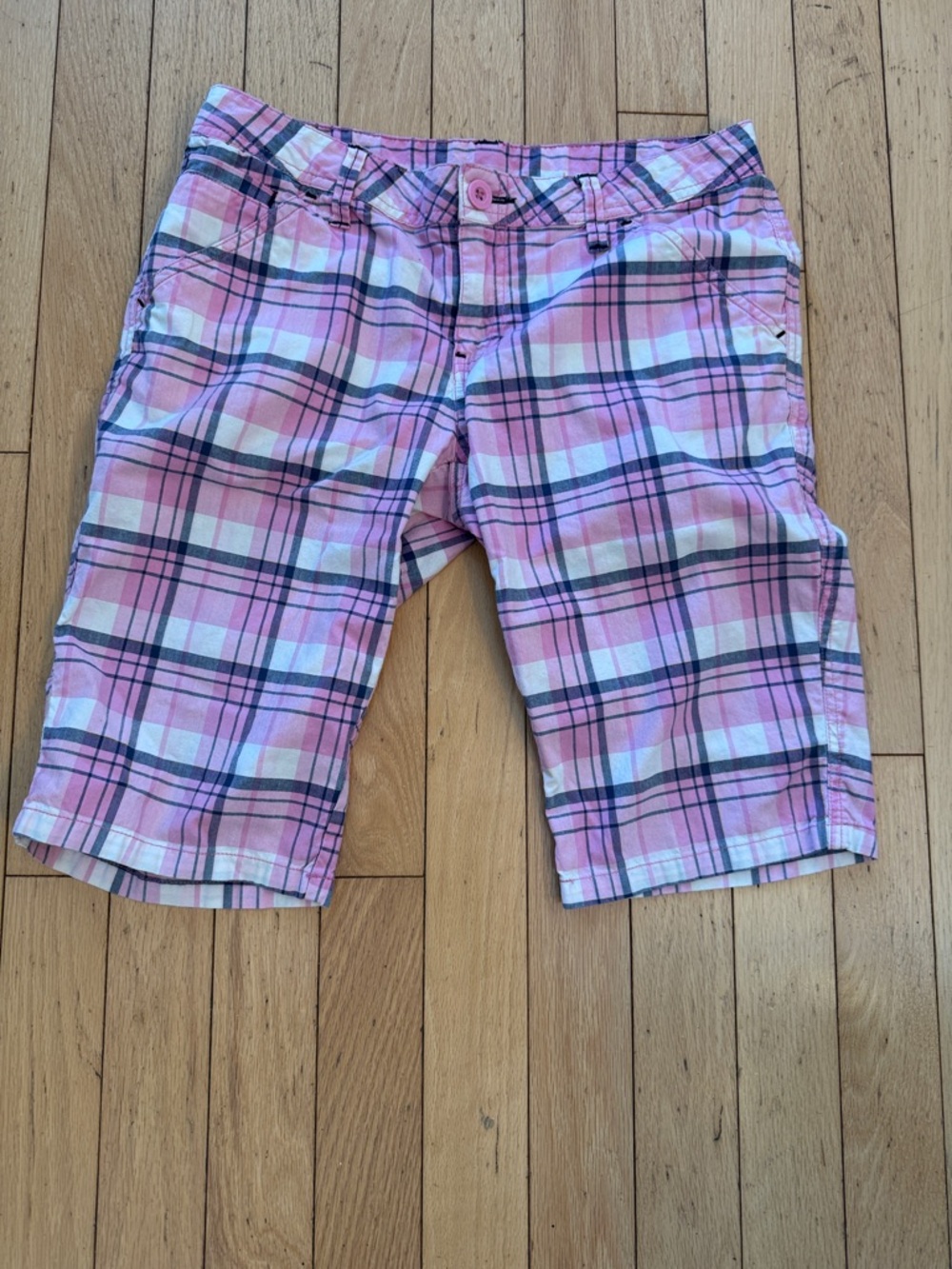Women size 7 Le Tigre Pink and Navy Plaid Bermuda Shorts preppy